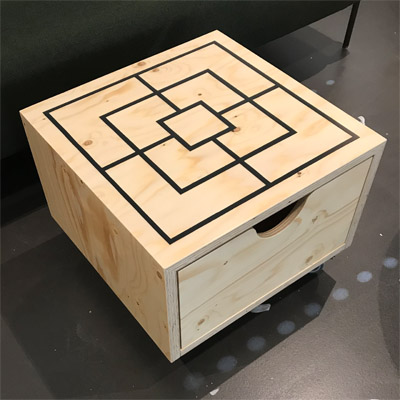 Beleuchtete Silhouette als Wandverkleidung mit integriertem Bildschirm Spieltisch Panorama, Spielinsel, Klimmzugstangen