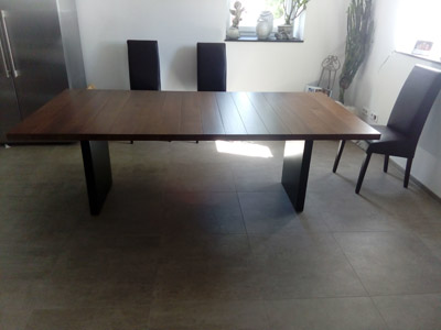 XXL Tisch Knut mit eingefr�sten Stahlb�ndern